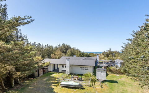 Matilda - 375M from the Sea: Haus, Zuhause, Dach, Hütte, Strauch, Abstellgleis, Tür, Garten, Bauernhaus