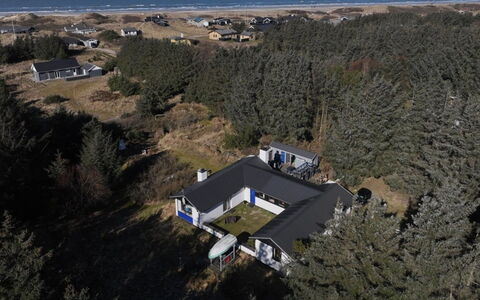 Matilda - 375M from the Sea: Haus, Zuhause, Dach, Hütte, Strauch, Abstellgleis, Tür, Garten, Bauernhaus