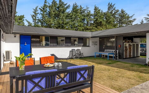 Matilda - 375M from the Sea: Dach, Zuhause, Schatten, Hütte, Garten, Garten, Hinterhof, Design, Landscaping, Hof