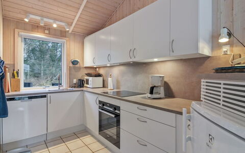 Panu - 600M from the Sea: Küche, Major Appliance, Countertop, Holz, Küchengerät, Flooring, Armatur, Interior Design, Decke, Sinken