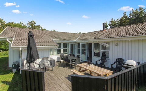 Panu - 600M from the Sea: Haus, Zuhause, Dach, Wohngebiet, Veranda, Hütte, Estate, Schatten, Garten, Hinterhof