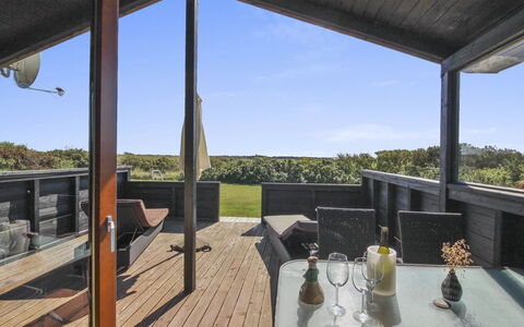 Tetta - 800M from the Sea: Möbel, Interior Design, Stuhl, Flooring, Tabelle, Resort, Fussboden, Decke, Zimmer, Eco Hotel