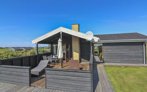Tetta - 800M from the Sea: Möbel, Interior Design, Stuhl, Flooring, Tabelle, Resort, Fussboden, Decke, Zimmer, Eco Hotel