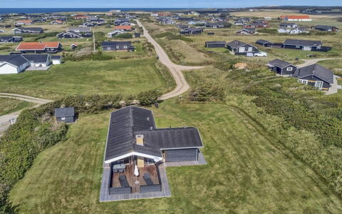 Tetta - 800M from the Sea: Möbel, Interior Design, Stuhl, Flooring, Tabelle, Resort, Fussboden, Decke, Zimmer, Eco Hotel