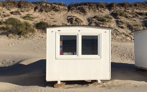 Bozin - 200M from the Sea: Die Architektur, Dach, Zuhause, Verbundwerkstoff, Daylighting, Abstellgleis, Auffahrt