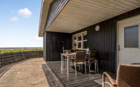 Fabiola - 200M from the Sea: Hütte, Hinterhof, Garten, Gartenbauten, Schuppen, Abstellgleis, Gartenmöbel, Blockhaus, Outdoor Struktur, Hütte