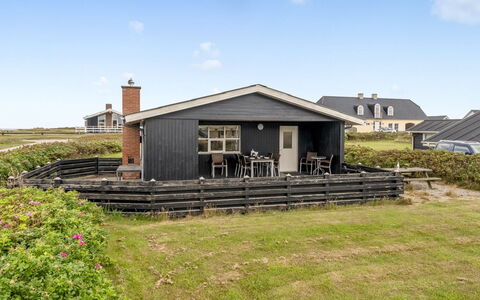 Fabiola - 200M from the Sea: Hütte, Hinterhof, Garten, Gartenbauten, Schuppen, Abstellgleis, Gartenmöbel, Blockhaus, Outdoor Struktur, Hütte