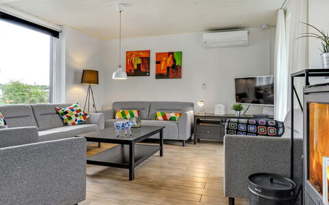 Dome - 750M from the Sea: Möbel, Couch, Interior Design, Flooring, Wohnzimmer, Fussboden, Zimmer, Decke, Zuhause