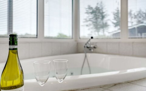 Dome - 750M from the Sea: Interior Design, Armatur, Glas, Zapfhahn, Installation, Badewanne, Flasche, Badezimmer, Sinken, Glasflasche
