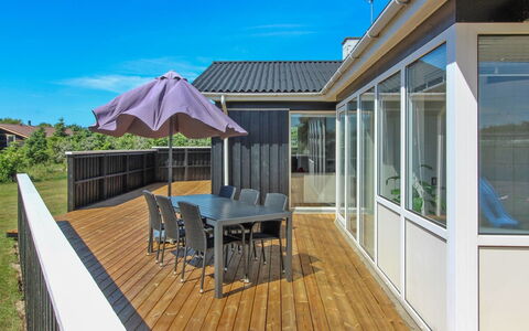 Dome - 750M from the Sea: Holz, Holzboden, Veranda, Flooring, Deck, Hartholz, Fussboden, Dach, Zuhause, Verbundwerkstoff