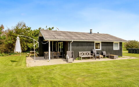 Bistra - 400M from the Sea: Haus, Zuhause, Dach, Wohngebiet, Hütte, Estate, Bauernhaus, Rasen, Landscaping, Abstellgleis