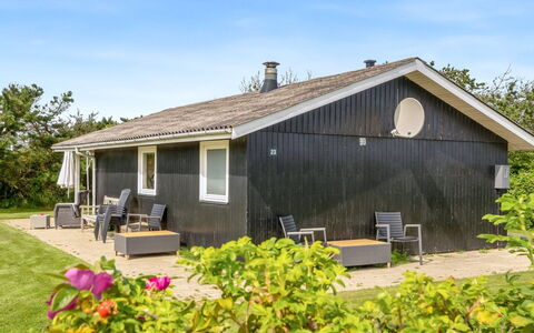 Bistra - 400M from the Sea: Haus, Zuhause, Dach, Wohngebiet, Hütte, Estate, Bauernhaus, Rasen, Landscaping, Abstellgleis