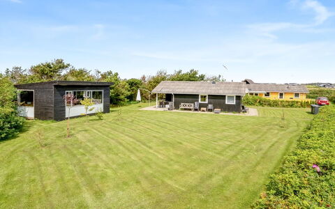 Bistra - 400M from the Sea: Haus, Zuhause, Dach, Wohngebiet, Hütte, Estate, Bauernhaus, Rasen, Landscaping, Abstellgleis