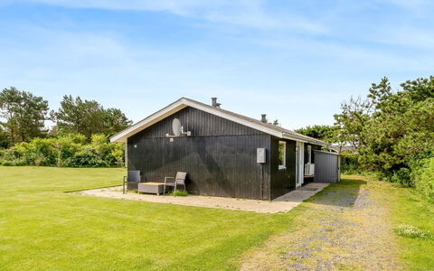Bistra - 400M from the Sea: Haus, Zuhause, Dach, Wohngebiet, Hütte, Estate, Bauernhaus, Rasen, Landscaping, Abstellgleis