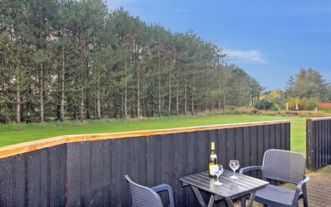 Nahele - 500M from the Sea: Gras, Wiese, Grundstueck, Hütte, Ländliches Gebiet, Wiese, Gartenbauten, Garten, Schuppen