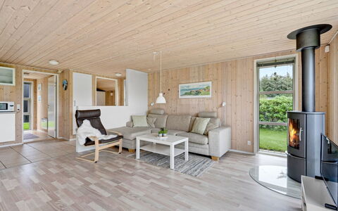 Into - 400M from the Sea: Flooring, Holz, Fussboden, Holzboden, Interior Design, Decke, Möbel, Zuhause, Wohnzimmer, Hartholz