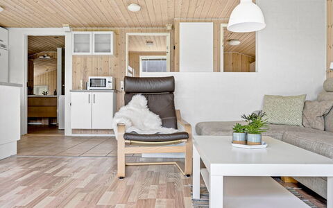 Into - 400M from the Sea: Flooring, Holz, Interior Design, Möbel, Fussboden, Couch, Zimmer, Wohnzimmer, Holzboden, Decke