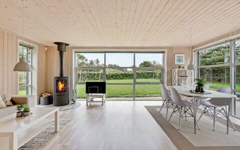 Into - 400M from the Sea: Flooring, Interior Design, Fussboden, Holz, Möbel, Holzboden, Decke, Wohnzimmer, Zuhause, Laminatboden