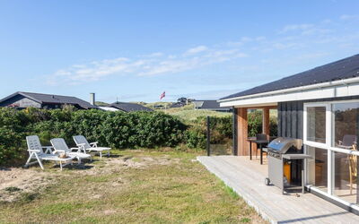 Mano - 200M from the Sea