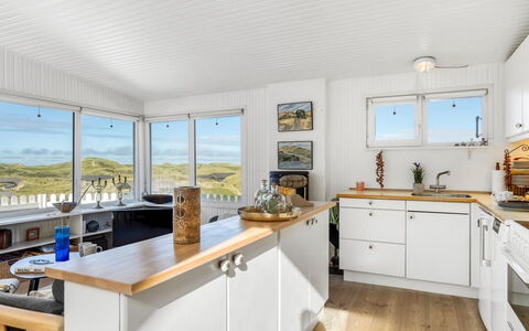 Ineke - 295M from the Sea: Küche, Countertop, Cabinetry, Küchengerät, Haushaltsgerät, Major Appliance