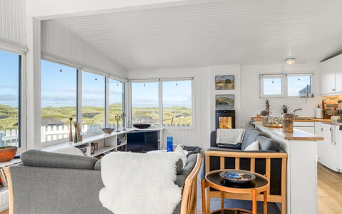 Ineke - 295M from the Sea: Zuhause, Hütte, Hartholz, Design, Wohnzimmer