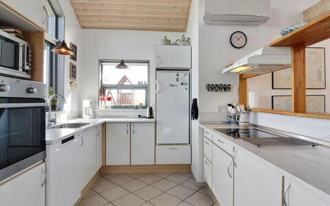 Lothen - 500M from the Sea: Küche, Countertop, Küchengerät, Interior Design, Cabinetry, Flooring, Möbel, Major Appliance, Holz, Decke