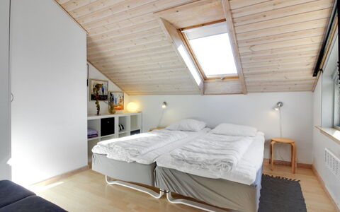 Lothen - 500M from the Sea: Interior Design, Möbel, Bett, Holz, Schlafzimmer, Decke, Flooring, Fussboden, Zimmer, Beleuchtung