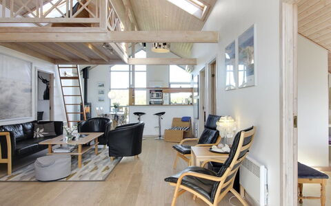 Lothen - 500M from the Sea: Flooring, Interior Design, Möbel, Holz, Fussboden, Decke, Holzboden, Stuhl, Wohnzimmer, Couch