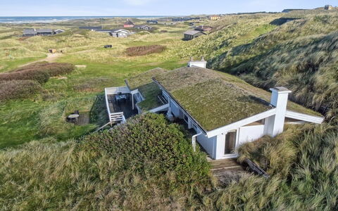 Trude - 250M from the Sea: Strauch, Urban Design, Ground, Backstein, Wohnung, Estate, Mauerwerk, Balkon, Landscaping