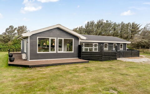 Bengta - 200M from the Sea