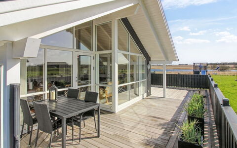 Mirkka - 1.5Km from the Sea: Holz, Haus, Hütte, Zuhause, Dach, Ländliches Gebiet, Abstellgleis, Blockhaus, Gartenbauten, Hartholz