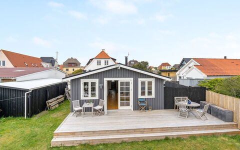 Sofine - 250M from the Sea: Haus, Dach, Zuhause, Hütte, Abstellgleis, Estate, Deck, Veranda, Planke, Garten