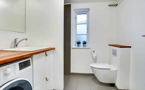 Sofine - 250M from the Sea: Flooring, Fussboden, Armatur, Interior Design, Holz, Waschmaschine, Installation, Badezimmer, Zapfhahn, Wäschetrockner