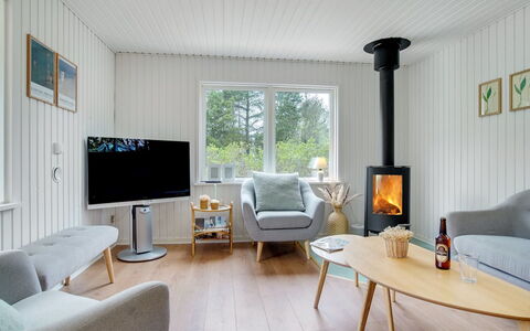 Ylva - 650M from the Sea: Holz, Zuhause, Veranda, Deck, Hartholz, Dach, Holzbeize, Holzboden, Eco Hotel