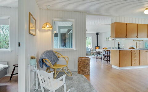 Ylva - 650M from the Sea: Holz, Zuhause, Veranda, Deck, Hartholz, Dach, Holzbeize, Holzboden, Eco Hotel