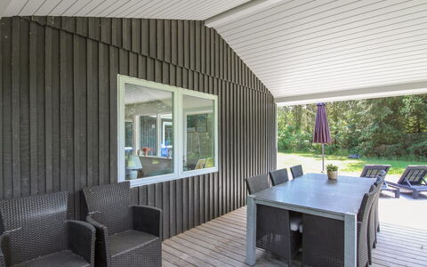 Ylva - 650M from the Sea: Holz, Zuhause, Veranda, Deck, Hartholz, Dach, Holzbeize, Holzboden, Eco Hotel