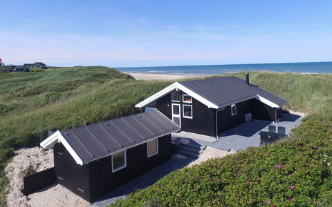 Felippa - 25M from the Sea: Wohngebiet, Dach, Vorort, Auffahrt, Estate, Kamin