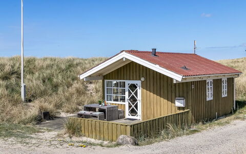 Guthfrith - 100M from the Sea: Dach, Zuhause, Tür, Hütte, Schatten, Abstellgleis, Garten, Estate, Hinterhof