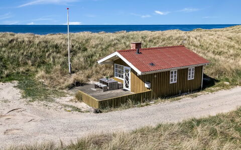 Guthfrith - 100M from the Sea: Dach, Zuhause, Tür, Hütte, Schatten, Abstellgleis, Garten, Estate, Hinterhof