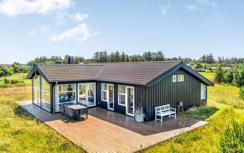 Hildegardt - 1Km from the Sea: Gebäude, Haus, Holz, Zuhause, Dach, Hütte, Wohngebiet, Strauch, Die Architektur