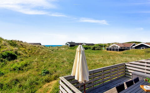 Tulir - 300M from the Sea: Zuhause, Dach, Haus, Tür, Hütte, Schatten, Garten, Ground, Veranda, Garten