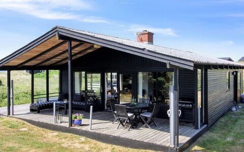 Tulir - 300M from the Sea: Zuhause, Dach, Haus, Tür, Hütte, Schatten, Garten, Ground, Veranda, Garten