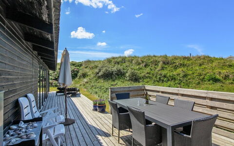 Tulir - 300M from the Sea: Zuhause, Dach, Haus, Tür, Hütte, Schatten, Garten, Ground, Veranda, Garten