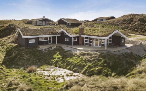 Solvejg - 150M from the Sea: Schwimmbad, Gartenmöbel, Möbel, Resort, Flagstone, Eco Hotel, Schatten, Stuhl, Freizeit, Estate