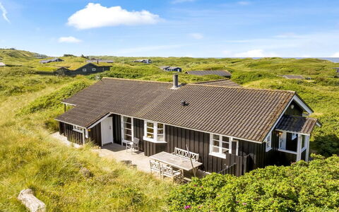 Kasperi - 250M from the Sea: Die Architektur, Dach, Zuhause, Verbundwerkstoff, Daylighting, Abstellgleis, Auffahrt
