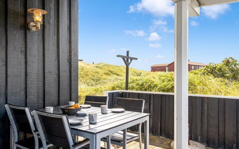 Kasperi - 250M from the Sea: Die Architektur, Dach, Zuhause, Verbundwerkstoff, Daylighting, Abstellgleis, Auffahrt
