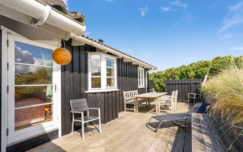 Kasperi - 250M from the Sea: Die Architektur, Dach, Zuhause, Verbundwerkstoff, Daylighting, Abstellgleis, Auffahrt