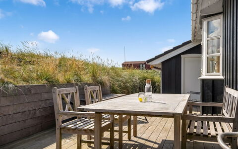 Kasperi - 250M from the Sea: Die Architektur, Dach, Zuhause, Verbundwerkstoff, Daylighting, Abstellgleis, Auffahrt