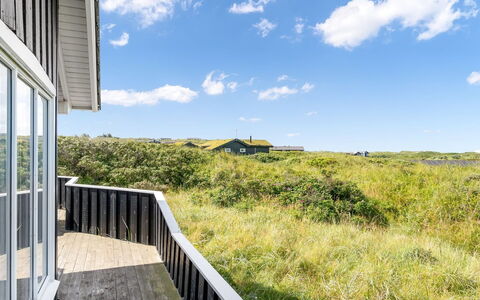 Kasperi - 250M from the Sea: Die Architektur, Dach, Zuhause, Verbundwerkstoff, Daylighting, Abstellgleis, Auffahrt