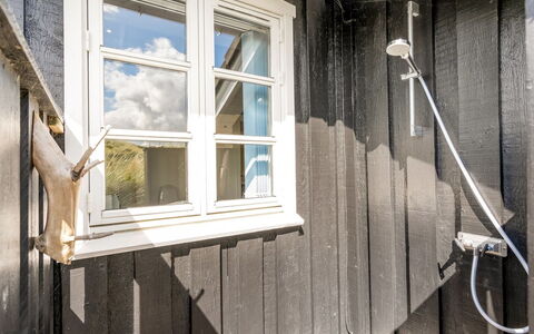 Kasperi - 250M from the Sea: Die Architektur, Dach, Zuhause, Verbundwerkstoff, Daylighting, Abstellgleis, Auffahrt